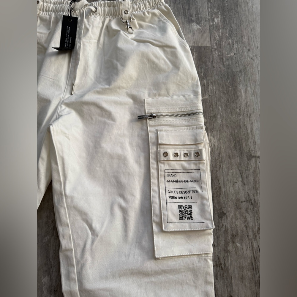 White Cargo Pants with Pocket Details - Picture 3 of 6